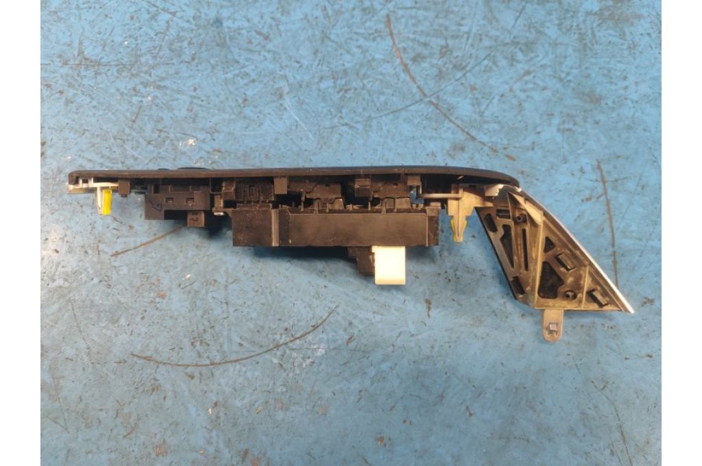 84820-06120 | Moduł sterowania podnośnikami szyby przed. lew. TOYOTA CAMRY 50 12-15 (362765) - Zdjęcie 3