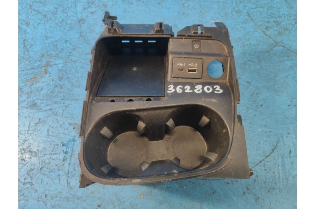 28342-9HF3B | Gniazdo ładowania (gniazdko) INFINITI QX50 18- (362803)