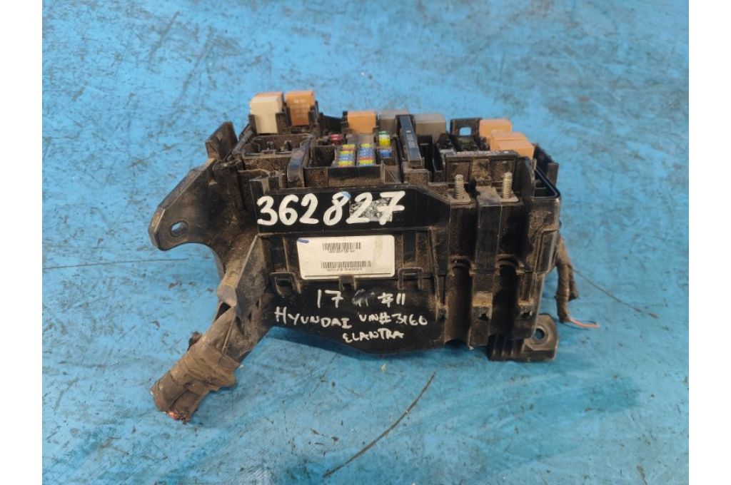91200F3261 | Skrzynka bezpieczników komora silnika HYUNDAI ELANTRA AD 16- (362827)