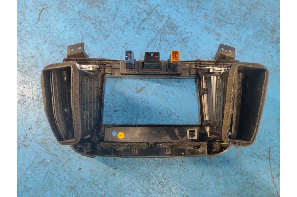 97420-2B000 | Deflektor powietrza HYUNDAI SANTA FE (CM) 05-12 (362842) - Zdjęcie 2