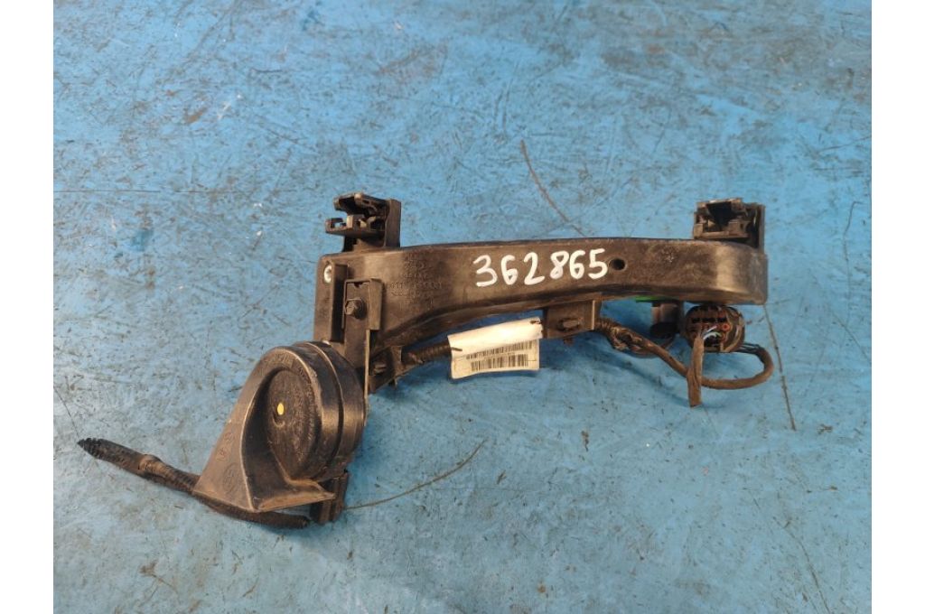 64118-F2000 | Uchwyt mocowania reflektora lew. HYUNDAI ELANTRA AD 16- (362865)