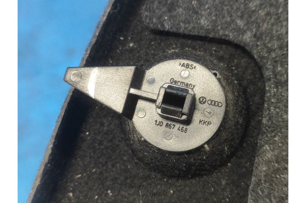 1J0867468 | Tapicerka bagażnika praw. VOLKSWAGEN TIGUAN 08-17 (362871) - Zdjęcie 3