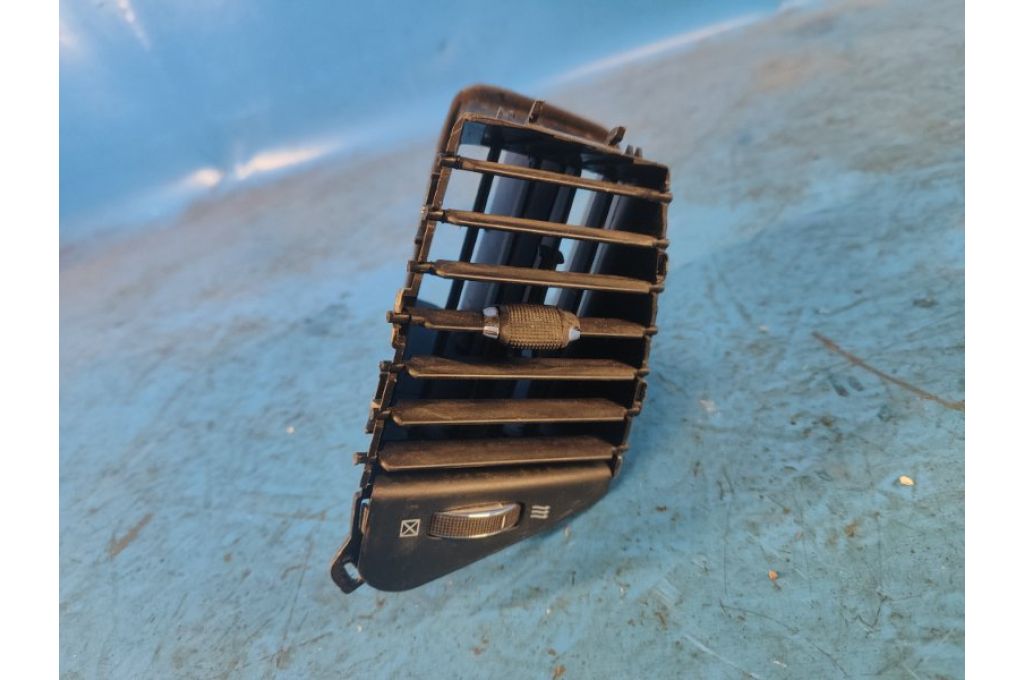 X90020402XX | Deflektor powietrza praw. JEEP GRAND CHEROKEE 11-22 (362924)