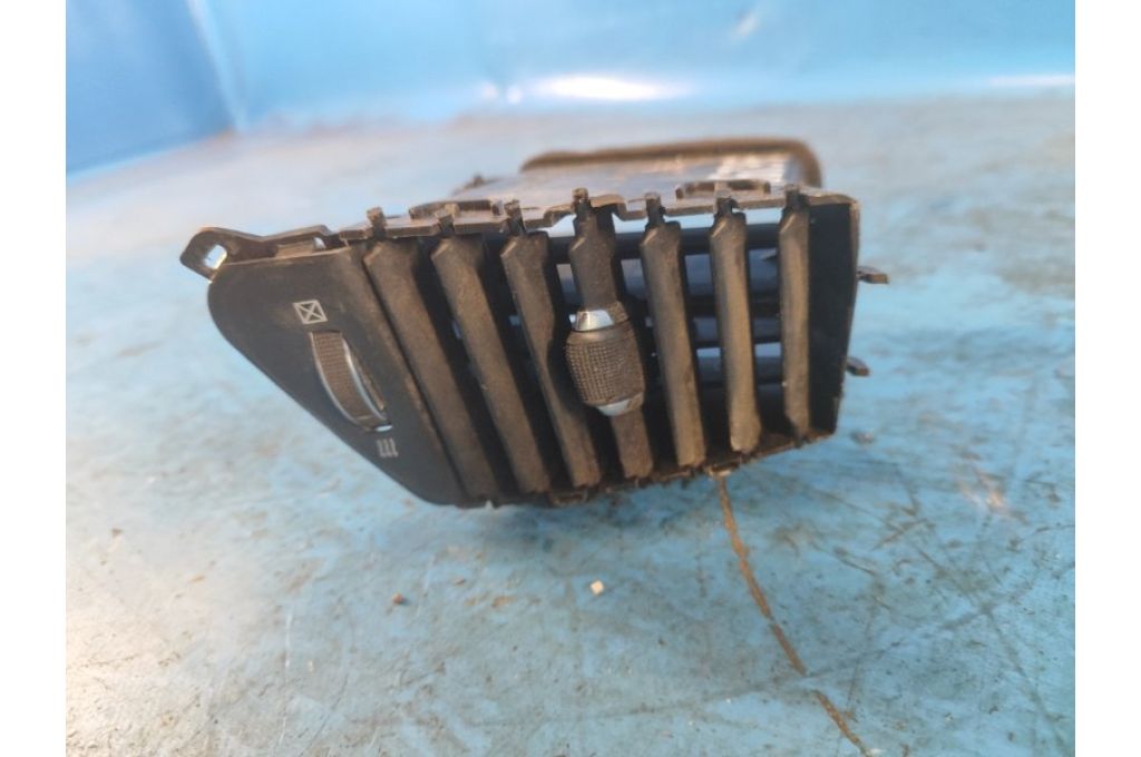 X90020402XX | Deflektor powietrza praw. JEEP GRAND CHEROKEE 11-22 (362924) - Zdjęcie 2