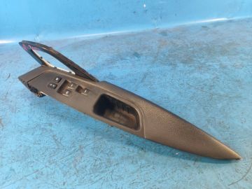 Moduł sterowania podnośnikami szyby przed. lew. HYUNDAI VELOSTER 11-18