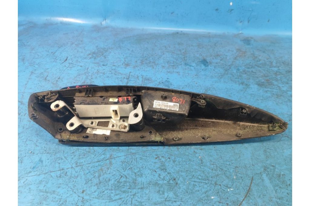 93570-2V005-4X | Moduł sterowania podnośnikami szyby przed. lew. HYUNDAI VELOSTER 11-18 (362976) - Zdjęcie 5