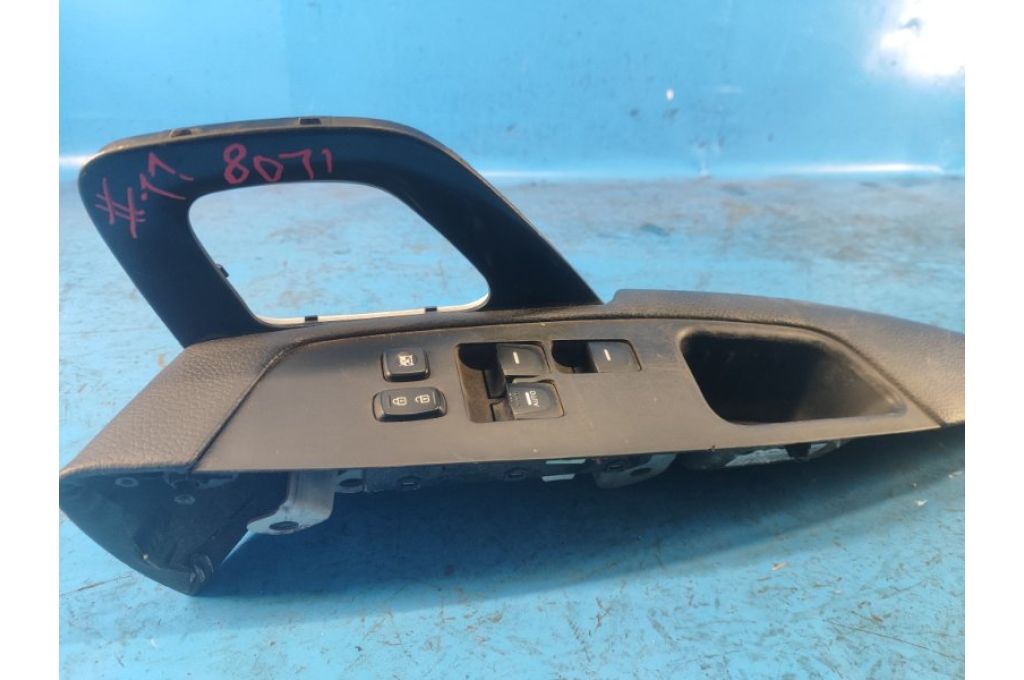 93570-2V005-4X | Moduł sterowania podnośnikami szyby przed. lew. HYUNDAI VELOSTER 11-18 (362976) - Zdjęcie 8