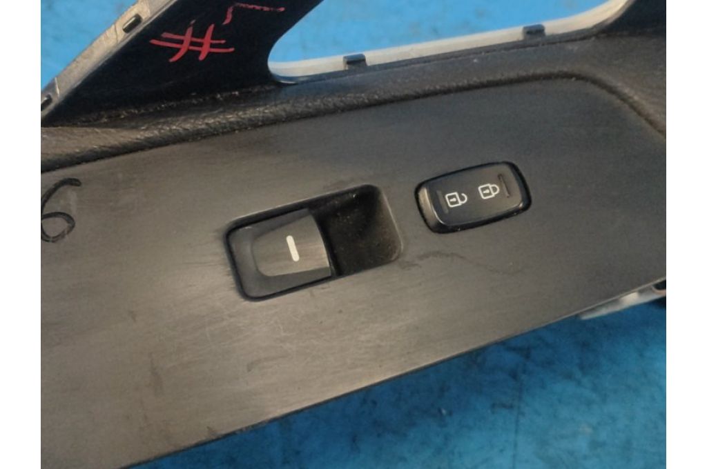 93575-2V100-4X | przycisk podnośnika szyby przed. praw. HYUNDAI VELOSTER 11-18 (363076) - Zdjęcie 2