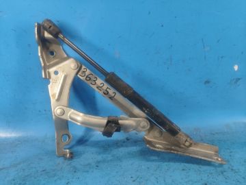 Zawias pokrywy bagażnika lew. MAZDA 3 BL 09-13