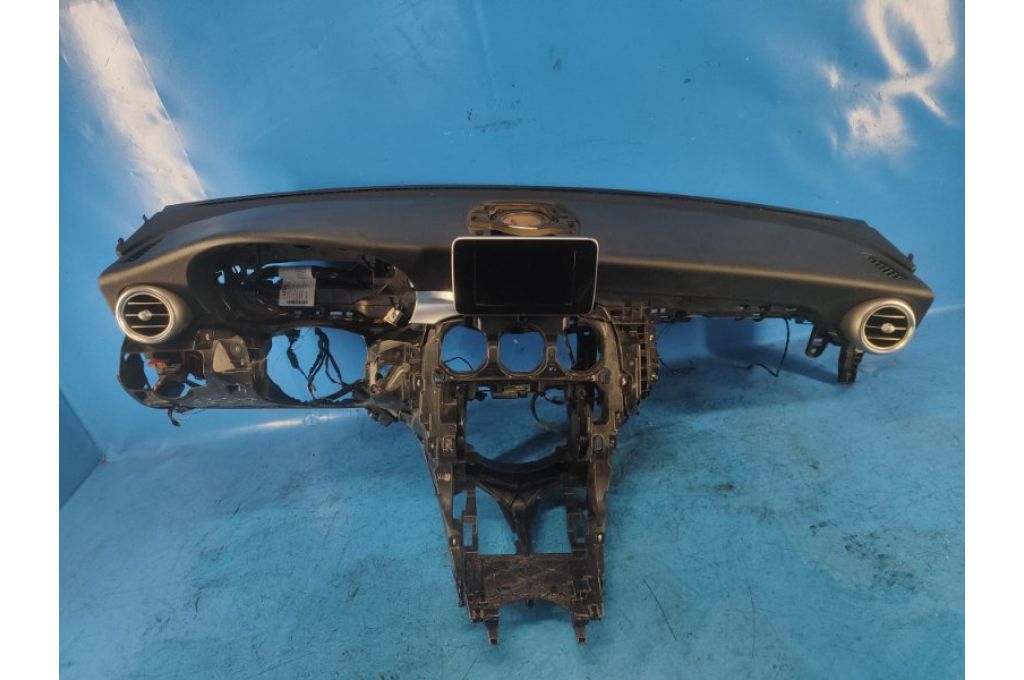 A20568008879J38 | Deska rozdzielcza MERCEDES C-CLASS W205 16-21 (363327)