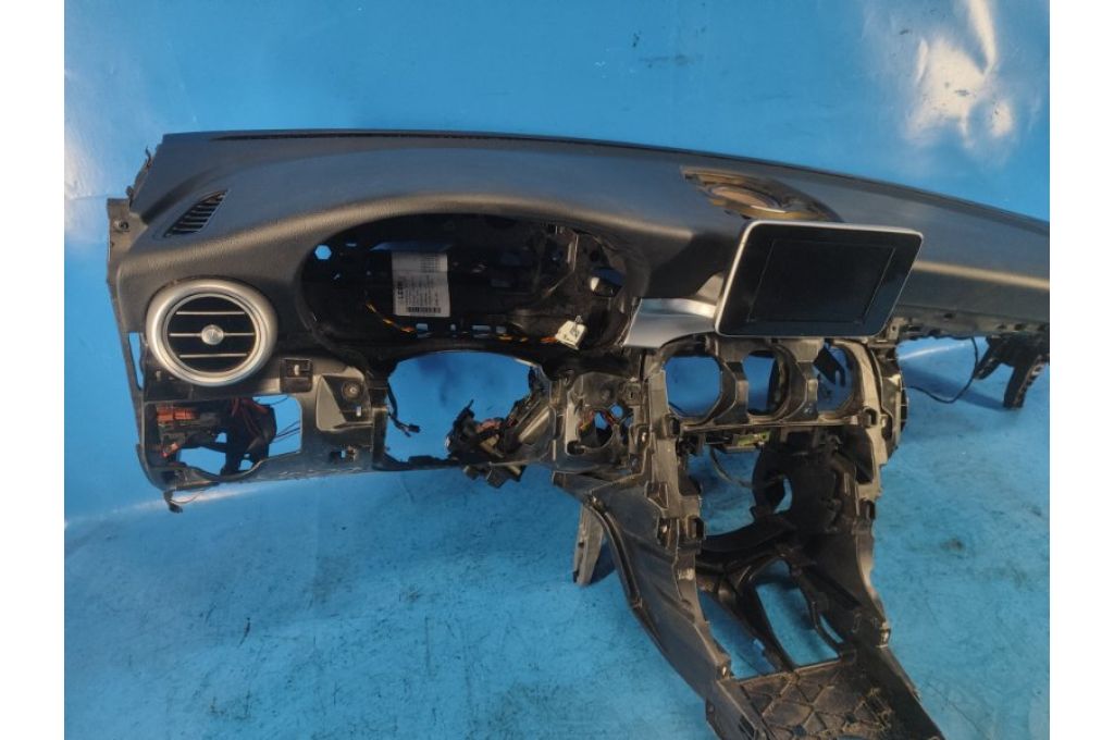 A20568008879J38 | Deska rozdzielcza MERCEDES C-CLASS W205 16-21 (363327) - Zdjęcie 2