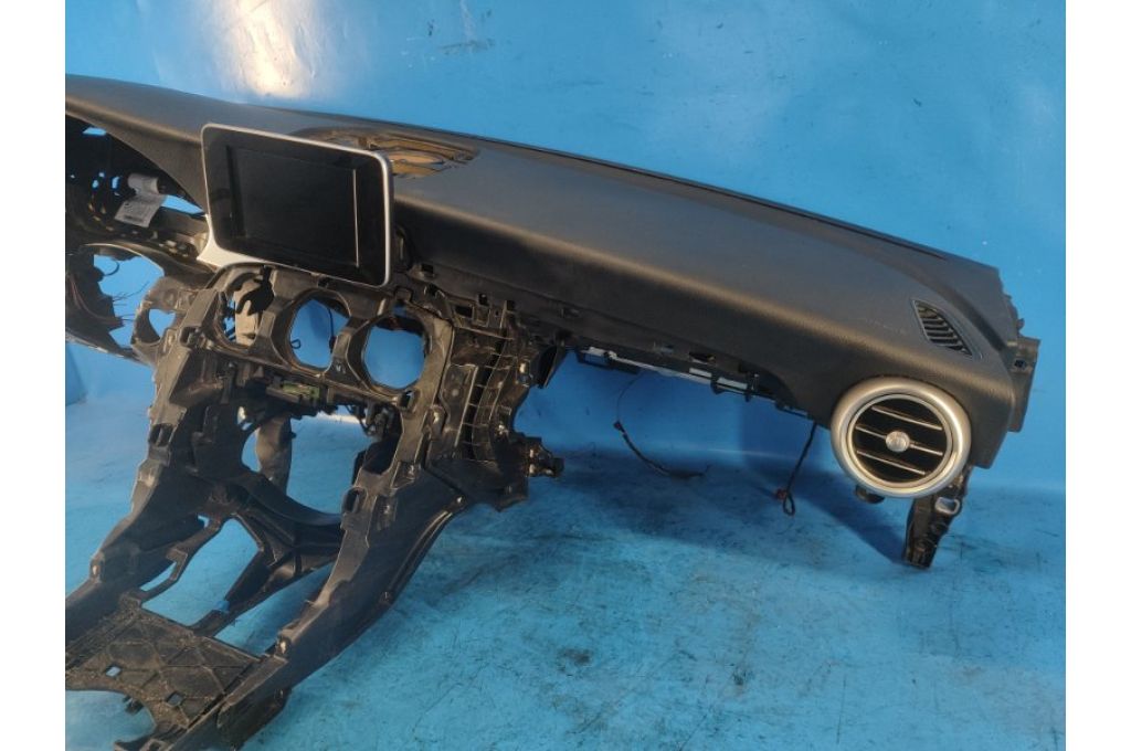 A20568008879J38 | Deska rozdzielcza MERCEDES C-CLASS W205 16-21 (363327) - Zdjęcie 3