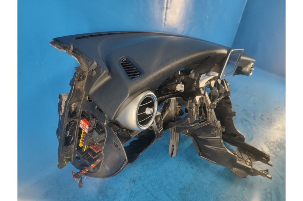 A20568008879J38 | Deska rozdzielcza MERCEDES C-CLASS W205 16-21 (363327) - Zdjęcie 6