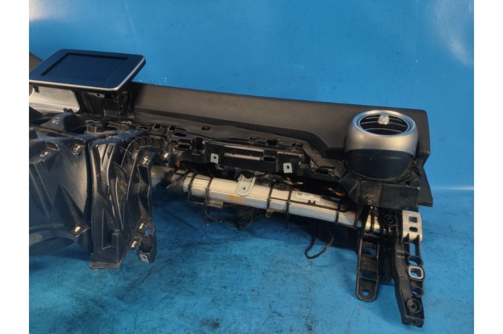 A20568008879J38 | Deska rozdzielcza MERCEDES C-CLASS W205 16-21 (363327) - Zdjęcie 13