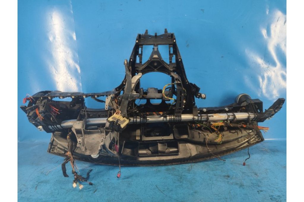 A20568008879J38 | Deska rozdzielcza MERCEDES C-CLASS W205 16-21 (363327) - Zdjęcie 17