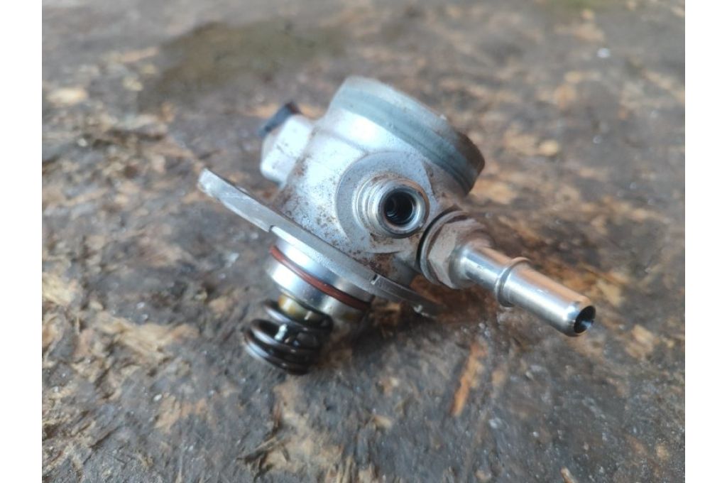 CM5Z-9350-CA | Wysokociśnieniowa pompa paliwa (benzyna) FORD FOCUS 10-18 (364944) - Zdjęcie 3