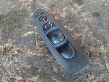 Moduł sterowania podnośnikami szyby lew. NISSAN PATHFINDER R52 12-21