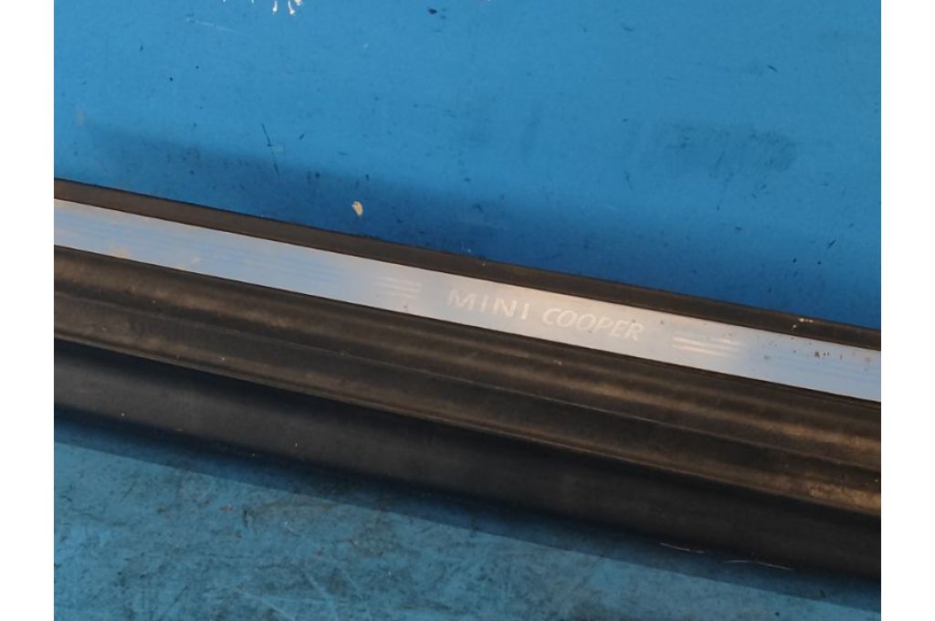 7147916 | zewnętrzna osłona progu praw. MINI COOPER S R56 06-14 (365442) - Zdjęcie 2