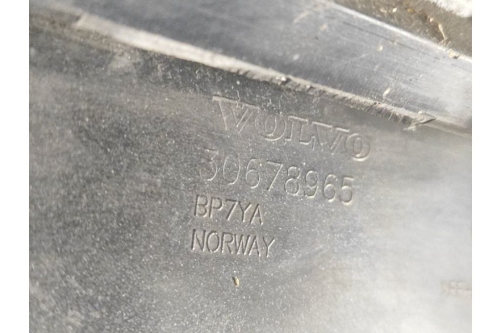 39871340 | Tylny zderzak VOLVO XC90 02–16 (300058) - Zdjęcie 15