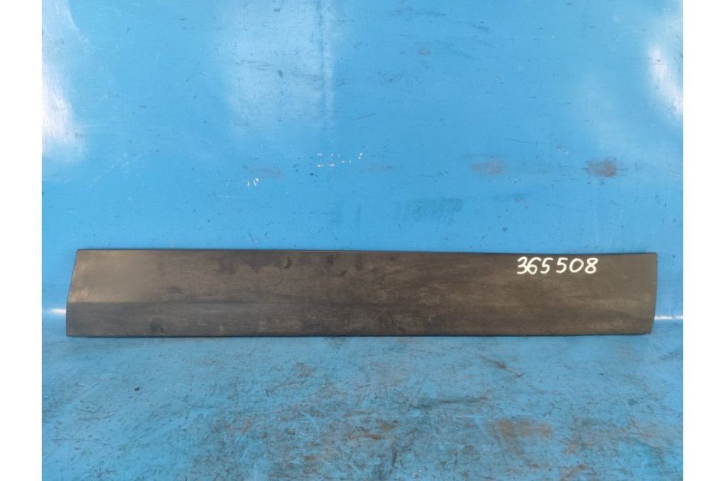 FK72-21064-A | nakładka drzwi przed. praw. LAND ROVER DISCOVERY Sport 15-19 (365508)