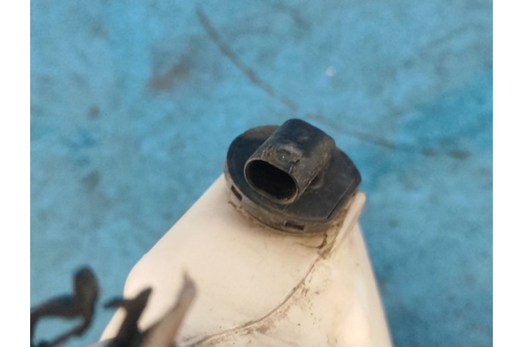 61667368642 | Zbiornik spryskiwacza MINI COOPER S R56 06-14 (365513) - Zdjęcie 4