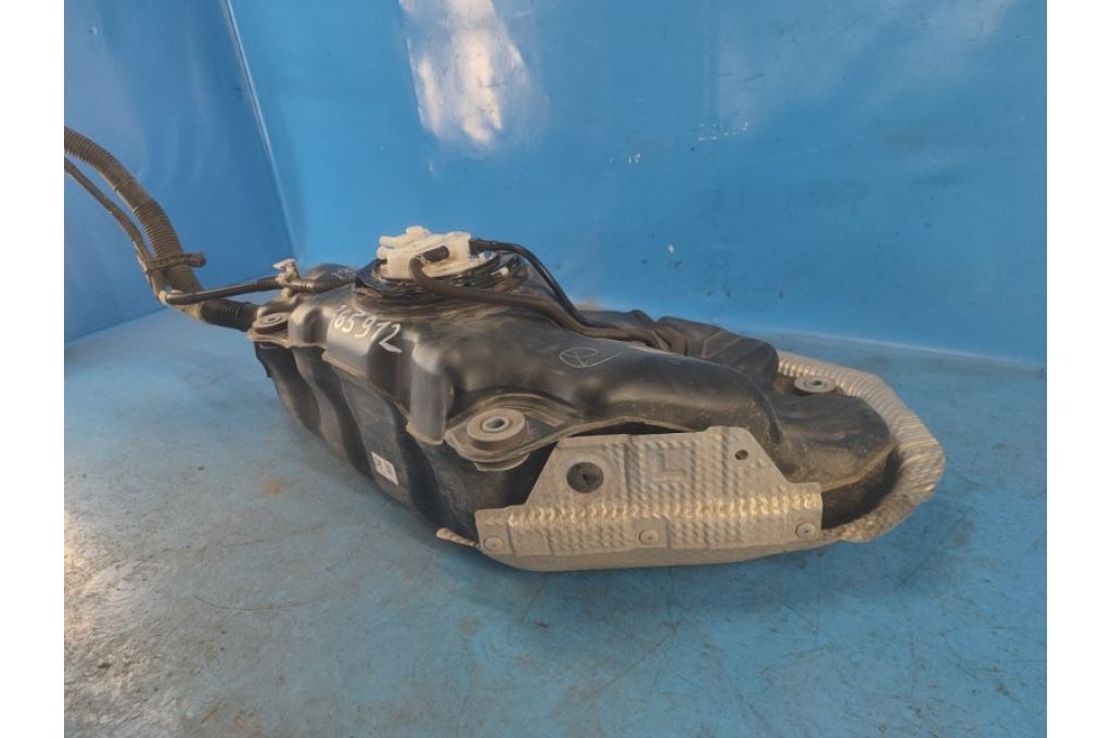 77001-52780 | Zbiornik paliwa LEXUS LBX 23- (365912) - Zdjęcie 3