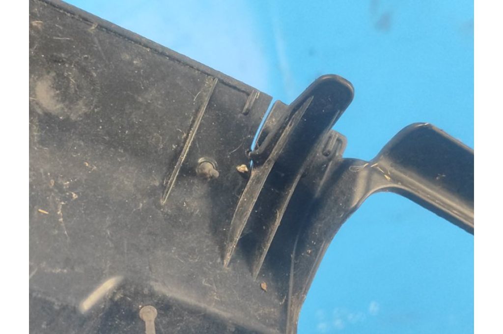 53289-47050 | Osłona zamka maski TOYOTA PRIUS 16- (366636) - Zdjęcie 4