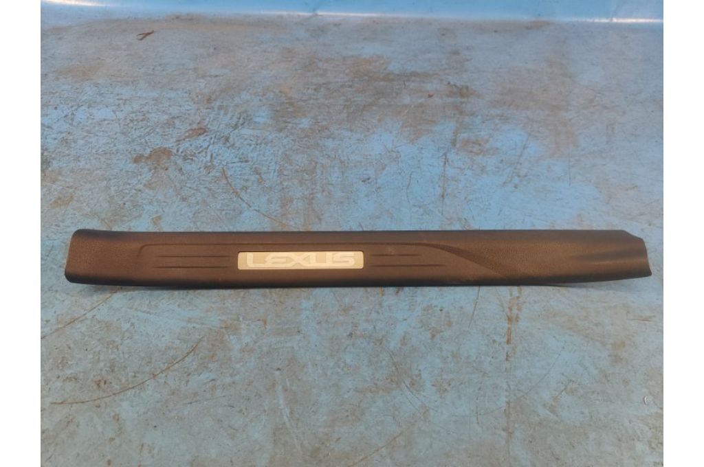 67914-52380 | wewnętrzna osłona progu przed. lew. LEXUS LBX 23- (366784)