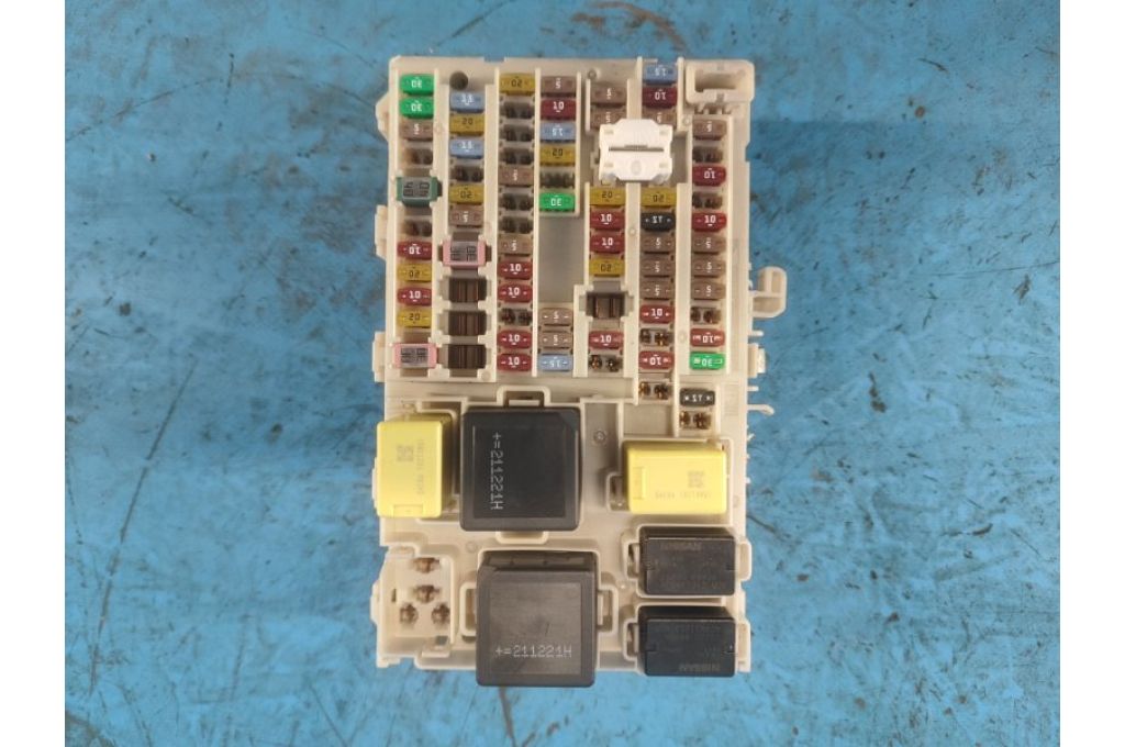 24350-6RA0C | Skrzynka bezpiecznikow wewnętrznych NISSAN X-TRAIL/ROGUE T33 20- (366935)