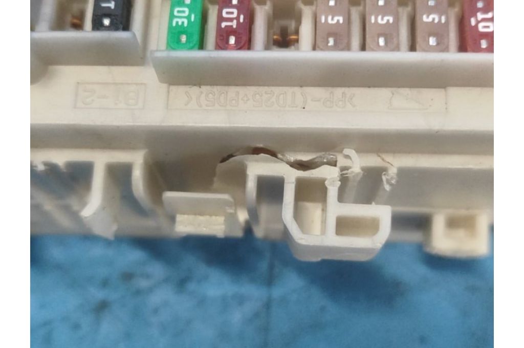 24350-6RA0C | Skrzynka bezpiecznikow wewnętrznych NISSAN X-TRAIL/ROGUE T33 20- (366935) - Zdjęcie 4