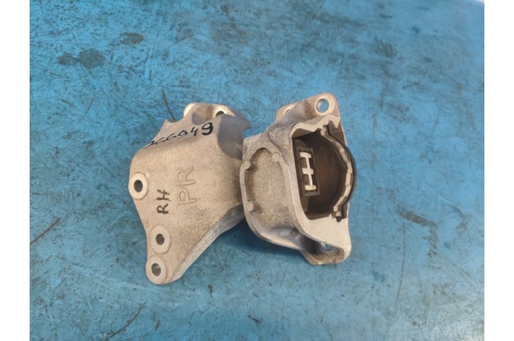 11210-6RA0A | Górna poduszka silnika praw. NISSAN X-TRAIL/ROGUE T33 20- (366949)