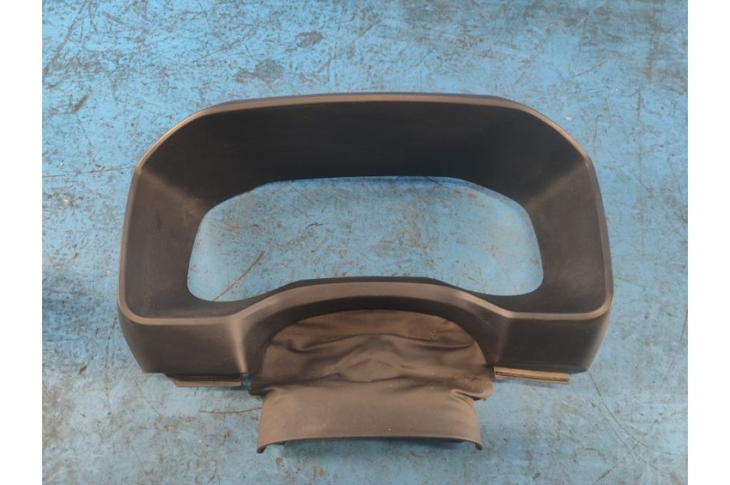 68240-6RB0A | Konsola deski rozdzielczej NISSAN X-TRAIL/ROGUE T33 20- (366985)