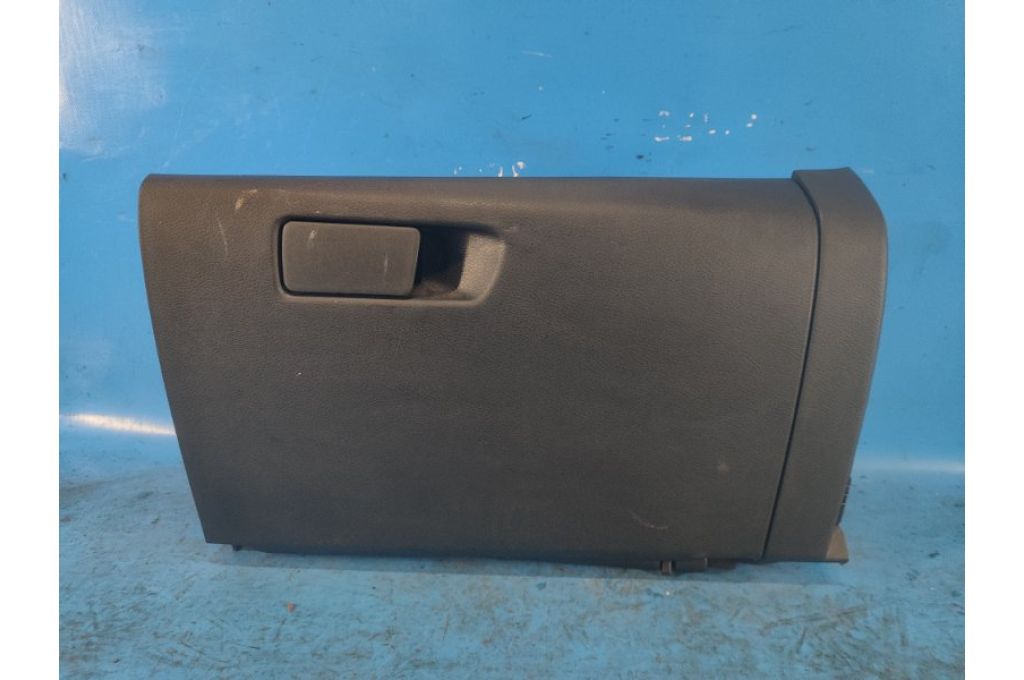 68102-6RB0A | Schowek NISSAN X-TRAIL/ROGUE T33 20- (366997)