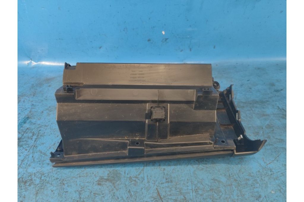 68102-6RB0A | Schowek NISSAN X-TRAIL/ROGUE T33 20- (366997) - Zdjęcie 2