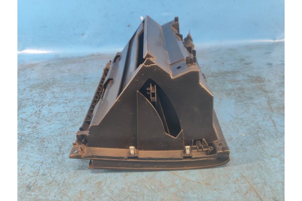 68102-6RB0A | Schowek NISSAN X-TRAIL/ROGUE T33 20- (366997) - Zdjęcie 4