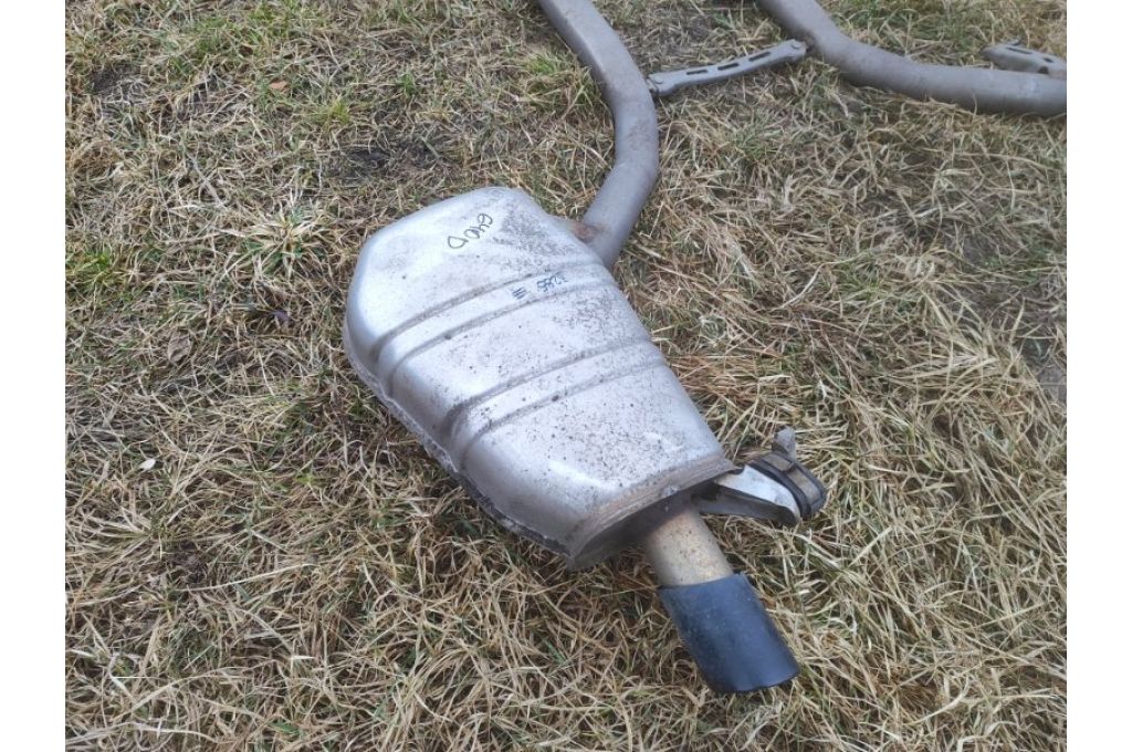 18 30 7 807 125 | Tłumik BMW 6 SERIES (F13) 12-18 (367235) - Zdjęcie 3