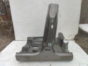 Centralny słupek nadwozia lew. LAND ROVER EVOQUE 19-