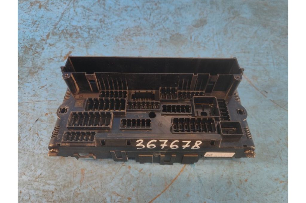 9252815 | Skrzynka bezpieczników BMW 6 SERIES (F13) 12-18 (367678)