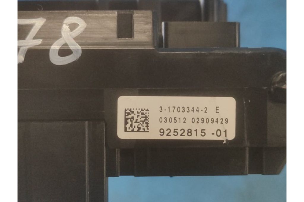 9252815 | Skrzynka bezpieczników BMW 6 SERIES (F13) 12-18 (367678) - Zdjęcie 5