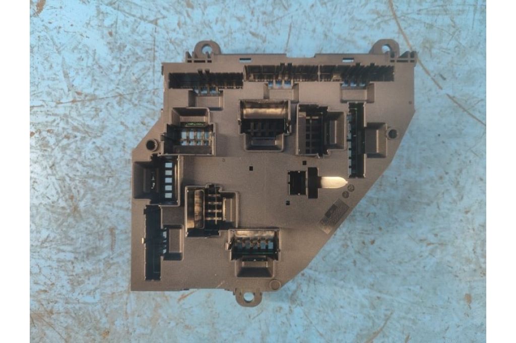 9252813 | Skrzynka bezpieczników BMW 6 SERIES (F13) 12-18 (367679) - Zdjęcie 2