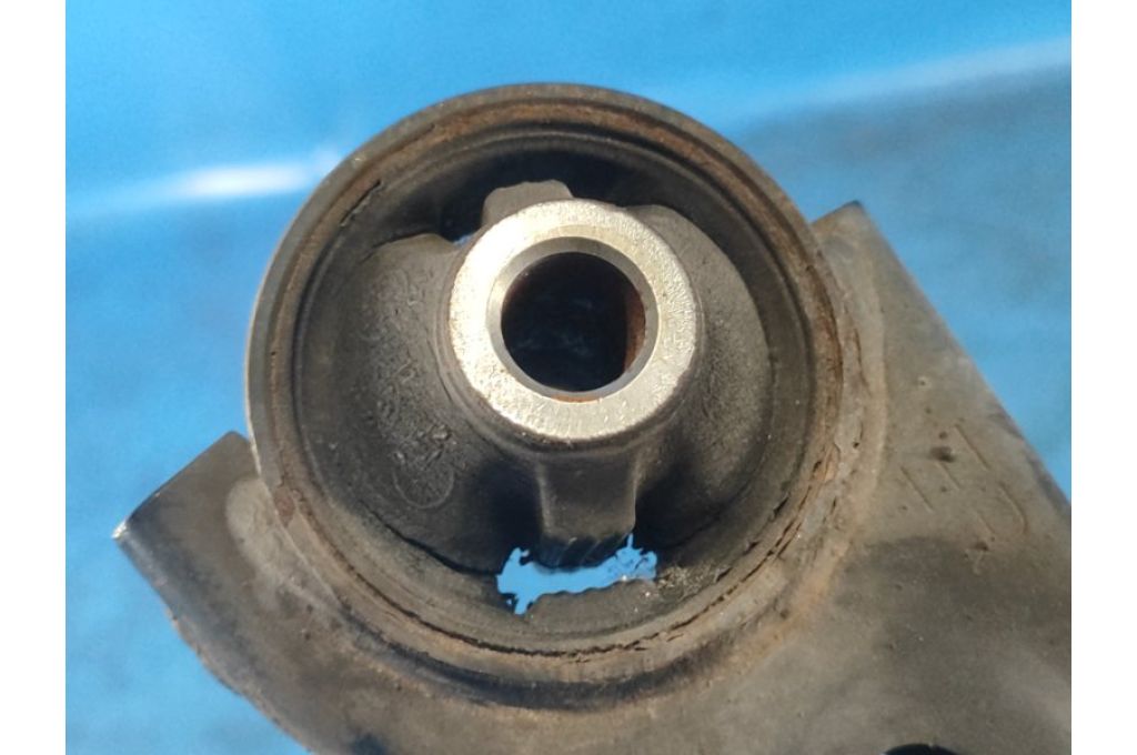 20202AJ04A | Dolne ramię przedniego zawieszenia praw. SUBARU OUTBACK 09-14 BR (368669) - Zdjęcie 4