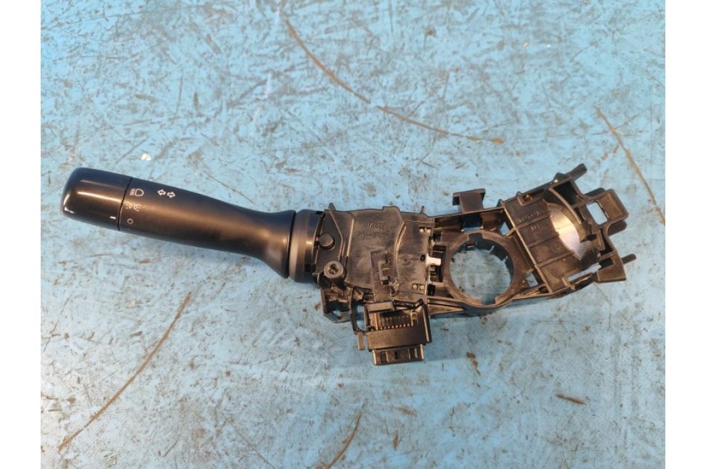 84140-47140 | Przełącznik pod kierownicą lew. TOYOTA PRIUS - 30 09-17 (368791)