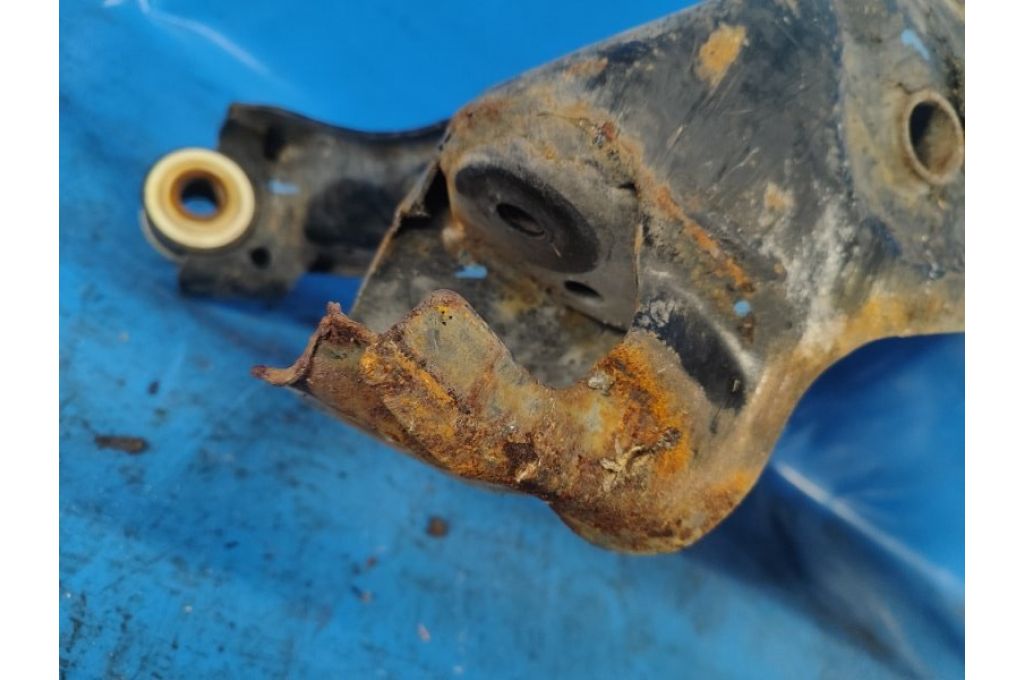 CP9Z-5019-A | Belka przedniego zawieszenia FORD FOCUS 10-18 (369729) - Zdjęcie 7