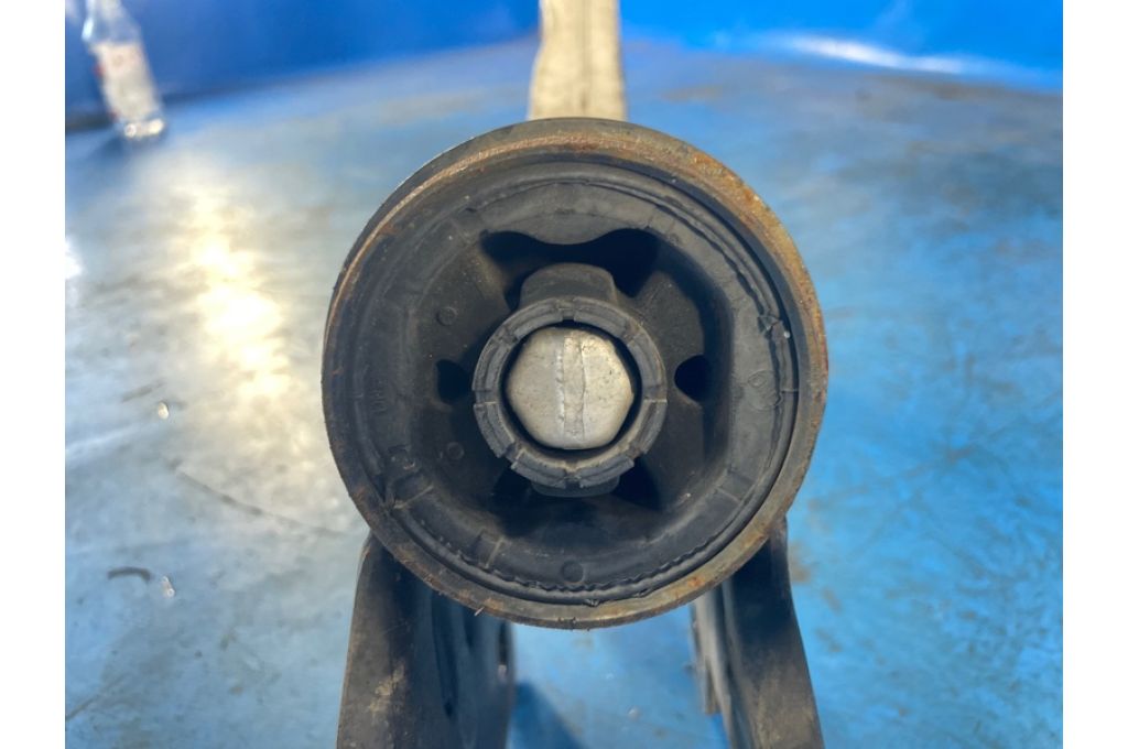 BV613A423 | Dolne ramię przedniego zawieszenia praw. FORD FOCUS 10-18 (370443) - Zdjęcie 4