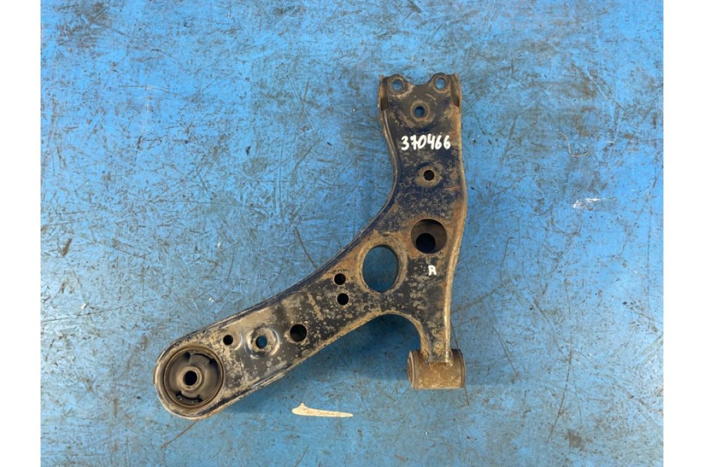 48068-47050 | Dolne ramię przedniego zawieszenia praw. TOYOTA PRIUS - 30 09-17 (370466)