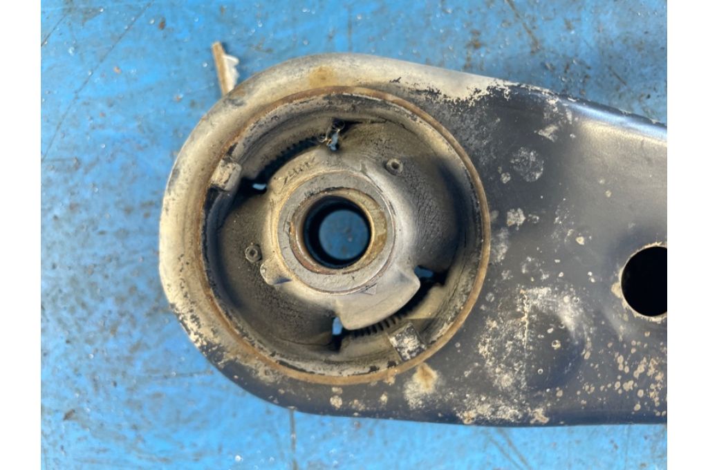 48068-47050 | Dolne ramię przedniego zawieszenia praw. TOYOTA PRIUS - 30 09-17 (370466) - Zdjęcie 3