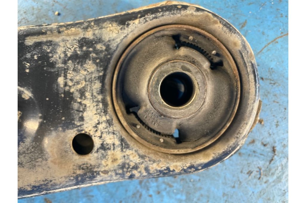 48068-47050 | Dolne ramię przedniego zawieszenia praw. TOYOTA PRIUS - 30 09-17 (370466) - Zdjęcie 4