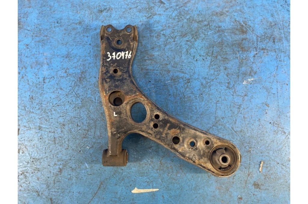 48069-47050 | Dolne ramię przedniego zawieszenia lew. TOYOTA PRIUS - 30 09-17 (370476)