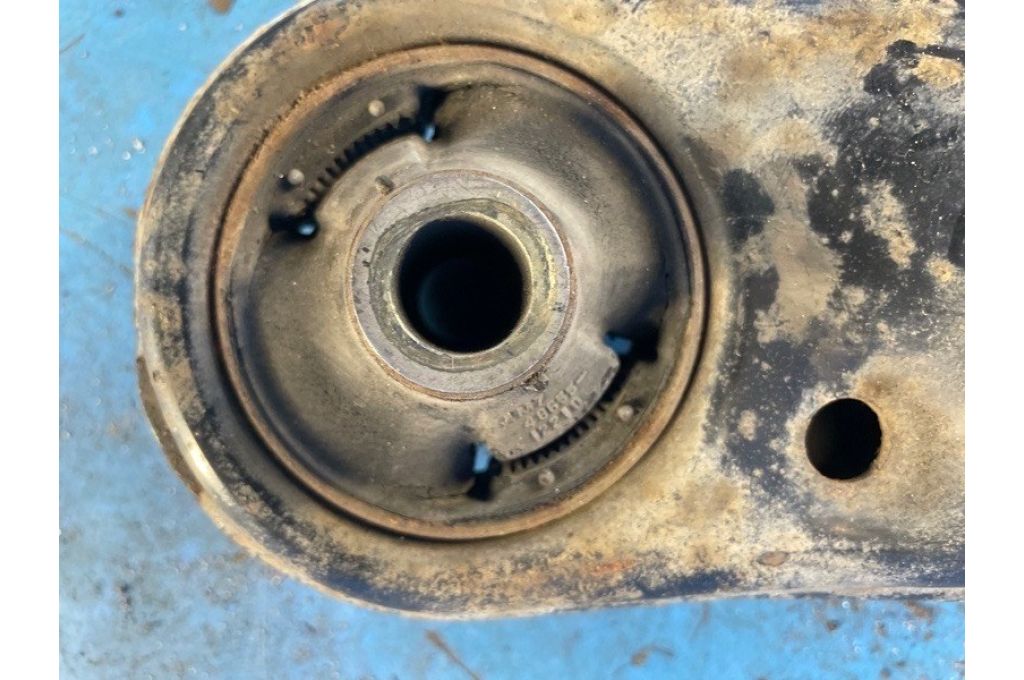 48069-47050 | Dolne ramię przedniego zawieszenia lew. TOYOTA PRIUS - 30 09-17 (370476) - Zdjęcie 4