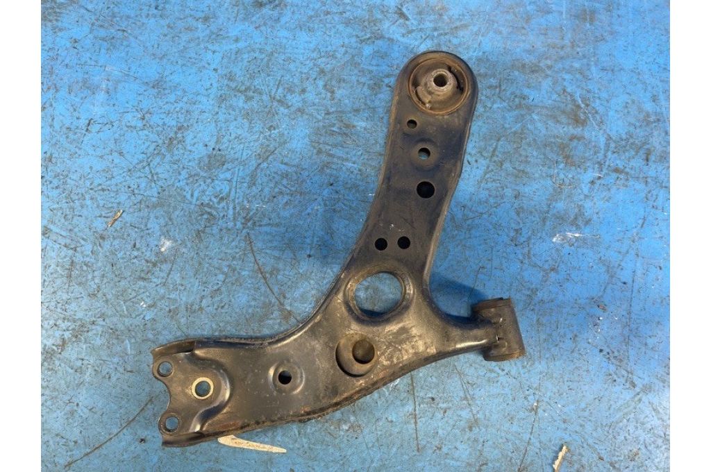 48069-47050 | Dolne ramię przedniego zawieszenia lew. LEXUS CT200 11-17 (370481) - Zdjęcie 2